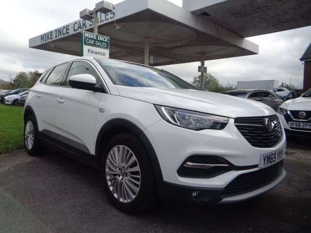 A 2020 VAUXHALL GRANDLAND X 1.2 Turbo Business Edition Nav SUV 5dr Petrol Auto Euro 6 (s/s) (130 ps) 4 A 2020 VAUXHALL GRANDLAND X 1.2 Turbo Business Edition Nav SUV 5dr Petrol Auto Euro 6 (s/s) (130 ps) 4