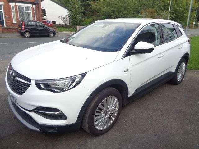 A 2020 VAUXHALL GRANDLAND X 1.2 Turbo Business Edition Nav SUV 5dr Petrol Auto Euro 6 (s/s) (130 ps) 4 A 2020 VAUXHALL GRANDLAND X 1.2 Turbo Business Edition Nav SUV 5dr Petrol Auto Euro 6 (s/s) (130 ps) 4