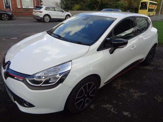 A 2016 RENAULT CLIO 1.2 16V Dynamique Nav Hatchback 5dr Petrol Manual Euro 6 (75 ps) 8 SERVICE A 2016 RENAULT CLIO 1.2 16V Dynamique Nav Hatchback 5dr Petrol Manual Euro 6 (75 ps) 8 SERVICE