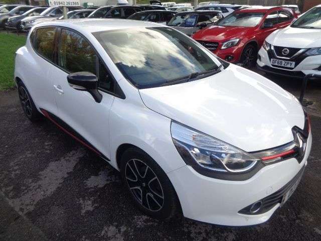 A 2016 RENAULT CLIO 1.2 16V Dynamique Nav Hatchback 5dr Petrol Manual Euro 6 (75 ps) 8 SERVICE A 2016 RENAULT CLIO 1.2 16V Dynamique Nav Hatchback 5dr Petrol Manual Euro 6 (75 ps) 8 SERVICE