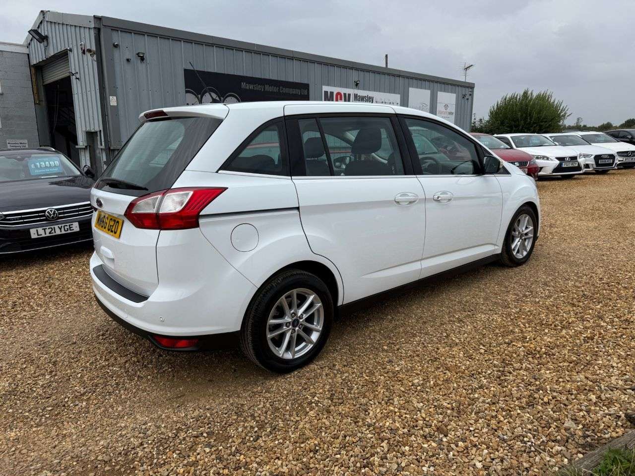 A 2016 FORD GRAND C-MAX 1.5 TDCi Zetec MPV 5dr Diesel Manual Euro 6 (s/s) (120 ps) A 2016 FORD GRAND C-MAX 1.5 TDCi Zetec MPV 5dr Diesel Manual Euro 6 (s/s) (120 ps)