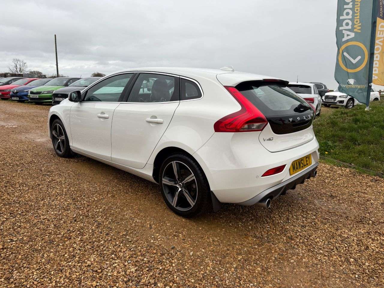 2017 VOLVO V40 2017 VOLVO V40