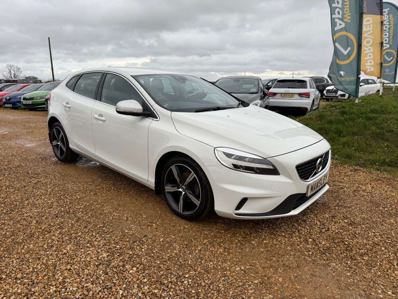 2017 VOLVO V40 2017 VOLVO V40