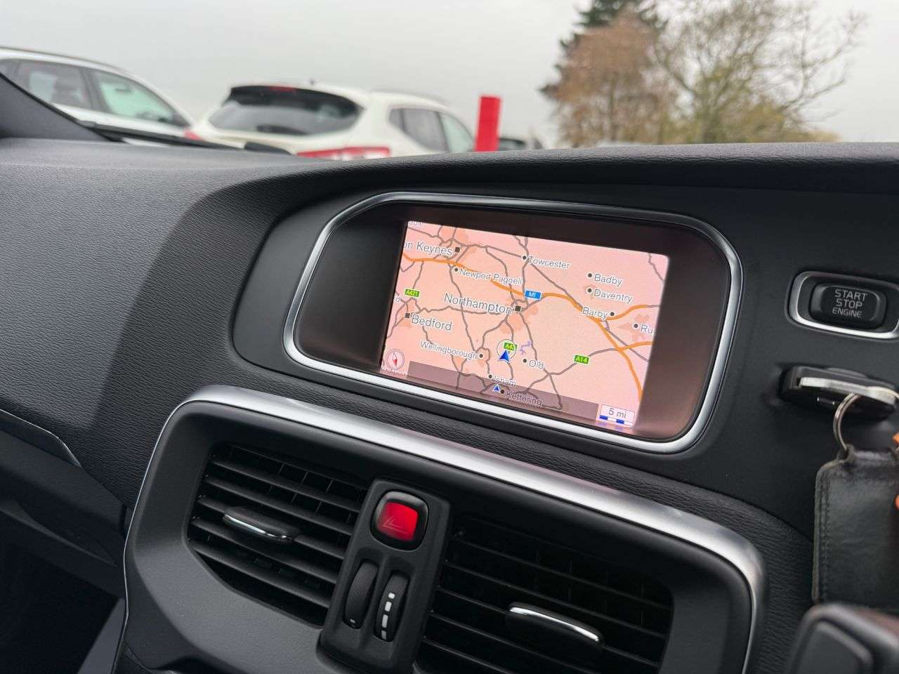 2017 VOLVO V40 2017 VOLVO V40