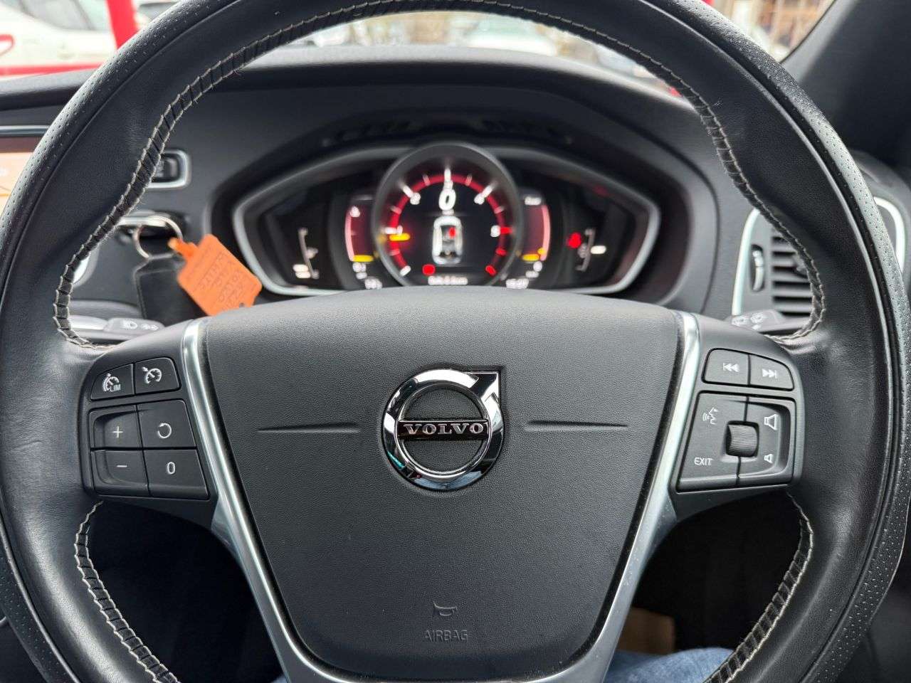 2017 VOLVO V40 2017 VOLVO V40