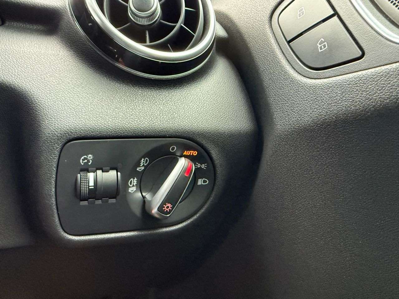 2016 AUDI A1 2016 AUDI A1