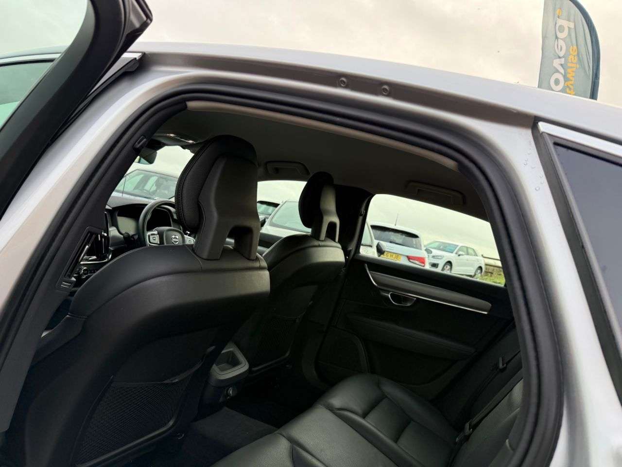 2018 VOLVO S90 2018 VOLVO S90