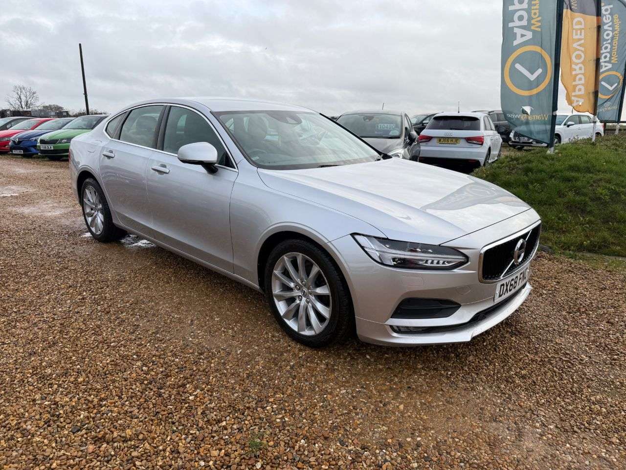2018 VOLVO S90 2018 VOLVO S90