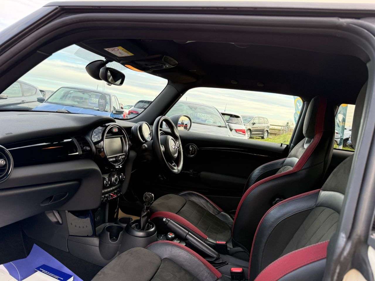 A 2018 MINI HATCH 1.5 One 1499 GT Hatchback 3dr Petrol Manual Euro 6 (s/s) (102 ps) A 2018 MINI HATCH 1.5 One 1499 GT Hatchback 3dr Petrol Manual Euro 6 (s/s) (102 ps)