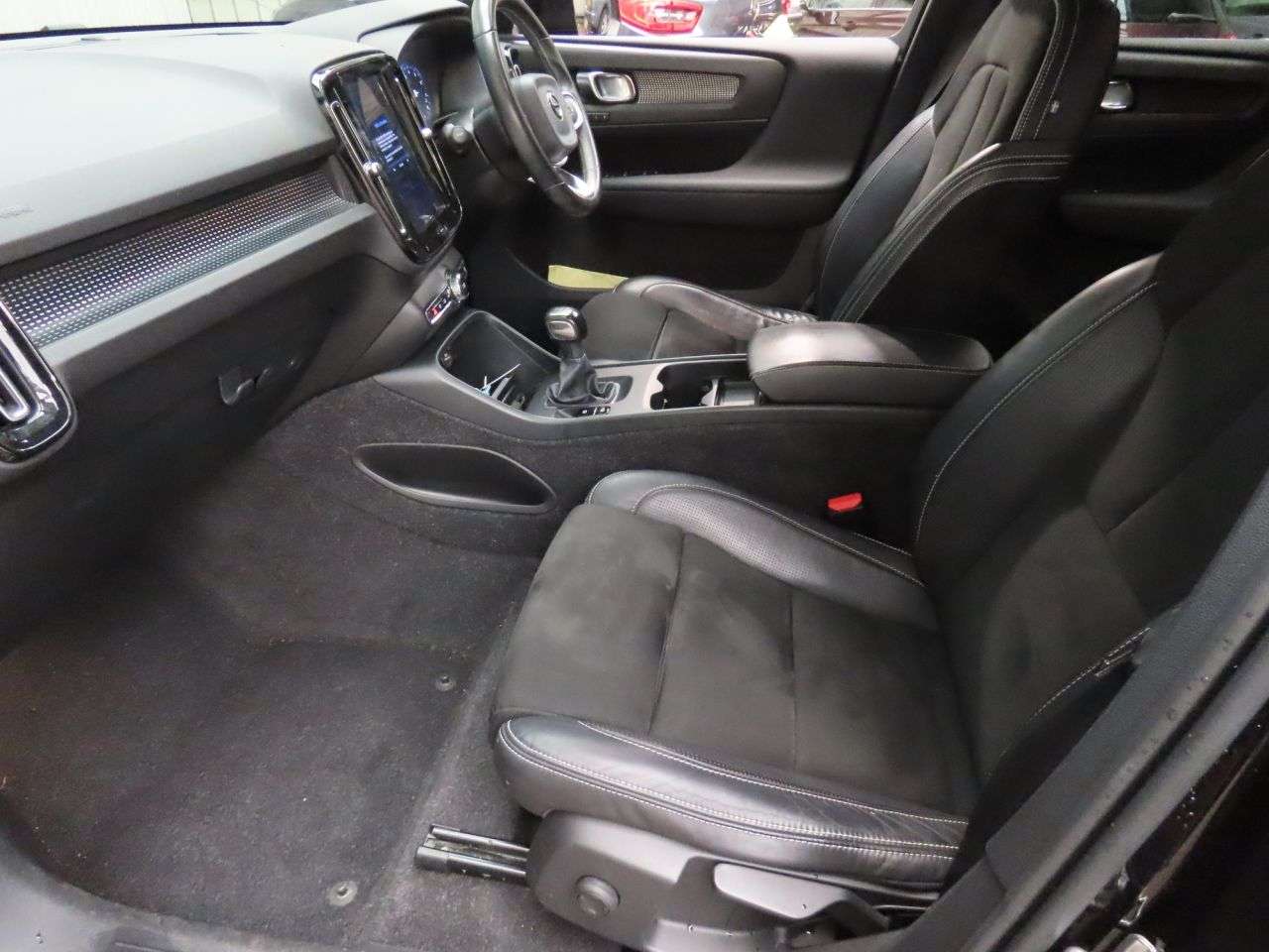 2019 VOLVO XC40 2019 VOLVO XC40