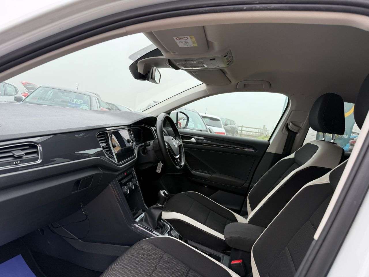 A 2018 VOLKSWAGEN T-ROC 2.0 TDI SEL SUV 5dr Diesel Manual 4Motion Euro 6 (s/s) (150 ps) A 2018 VOLKSWAGEN T-ROC 2.0 TDI SEL SUV 5dr Diesel Manual 4Motion Euro 6 (s/s) (150 ps)