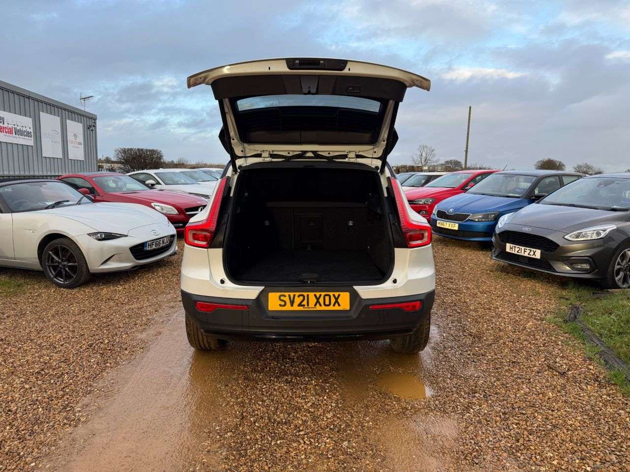 2021 VOLVO XC40 2021 VOLVO XC40