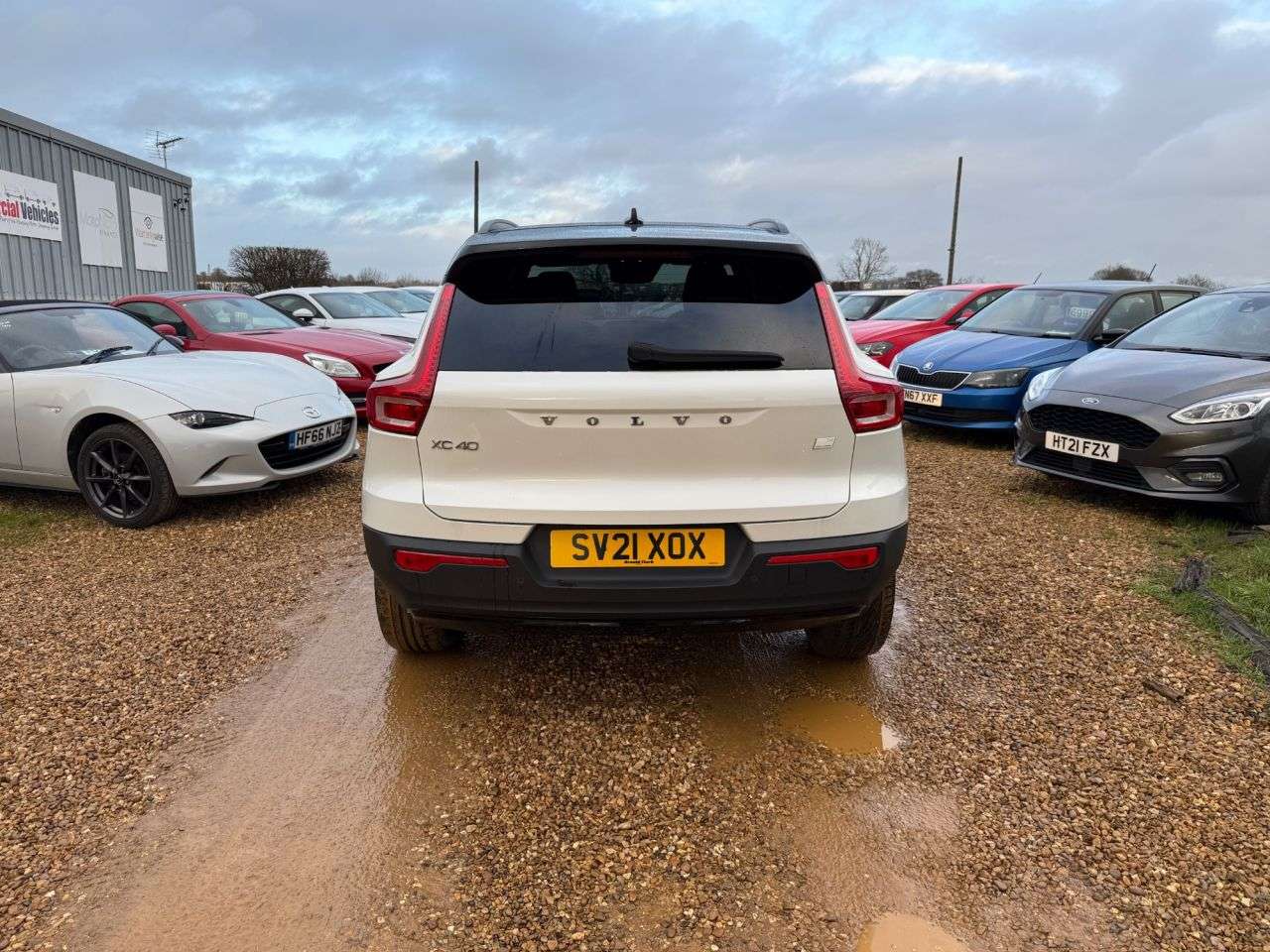 2021 VOLVO XC40 2021 VOLVO XC40