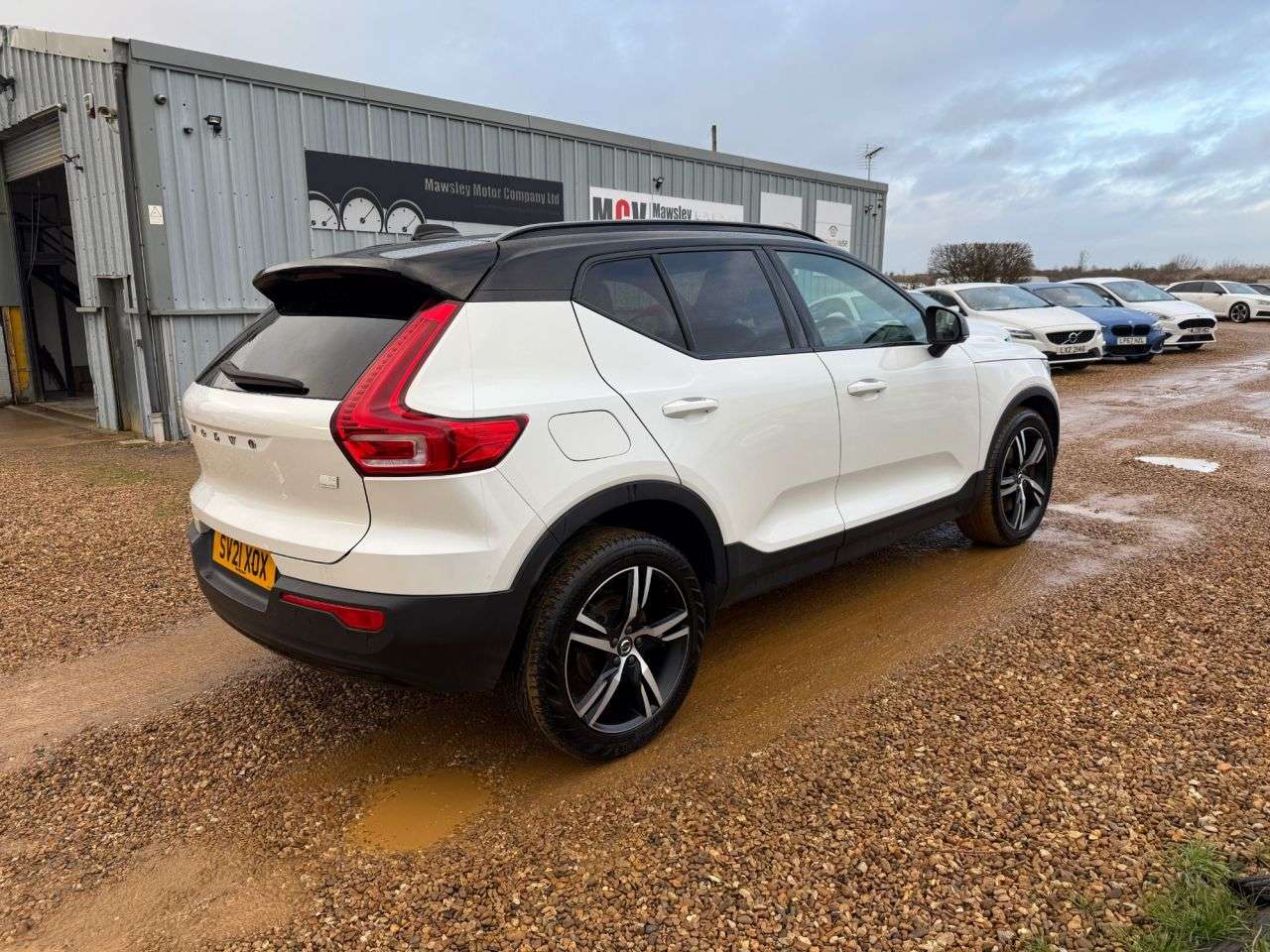 A 2021 VOLVO XC40 1.5h T4 Recharge 10.7kWh R-Design SUV 5dr Petrol Plug-in Hybrid Auto Euro 6 A 2021 VOLVO XC40 1.5h T4 Recharge 10.7kWh R-Design SUV 5dr Petrol Plug-in Hybrid Auto Euro 6