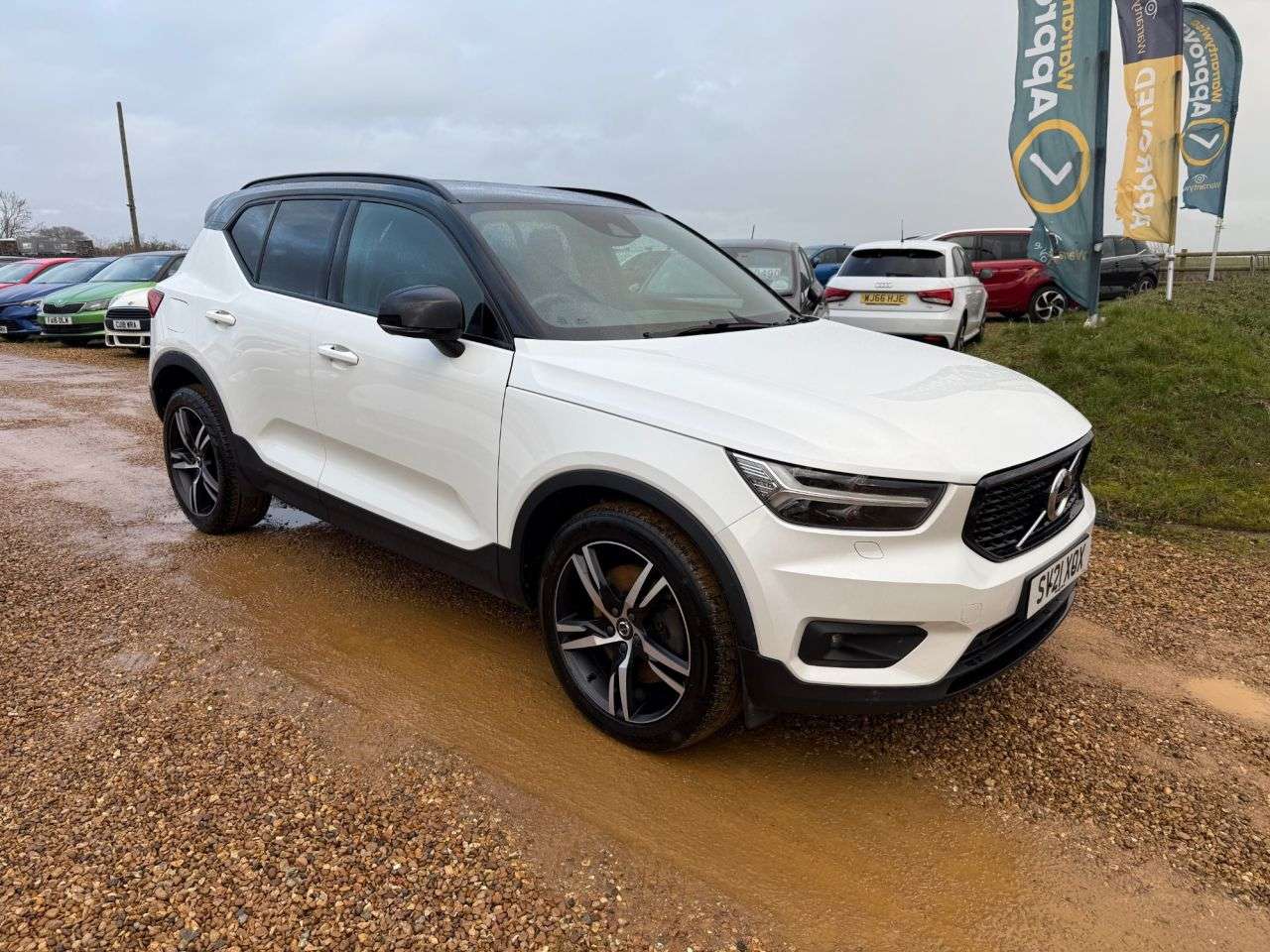 2021 VOLVO XC40 2021 VOLVO XC40