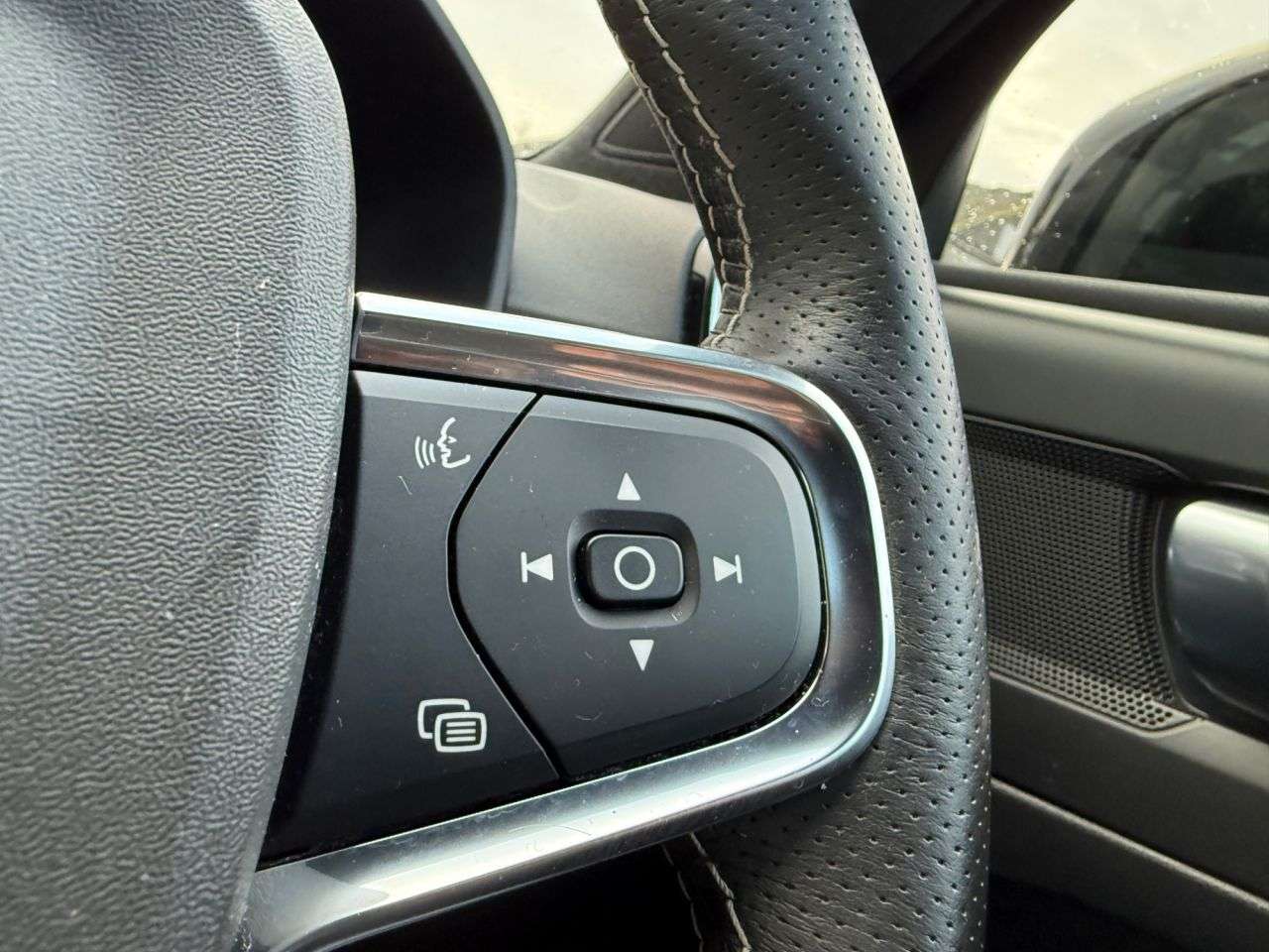 2021 VOLVO XC40 2021 VOLVO XC40