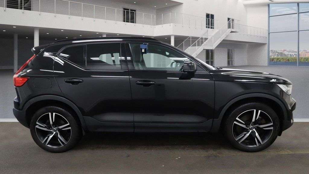 2021 VOLVO XC40 2021 VOLVO XC40