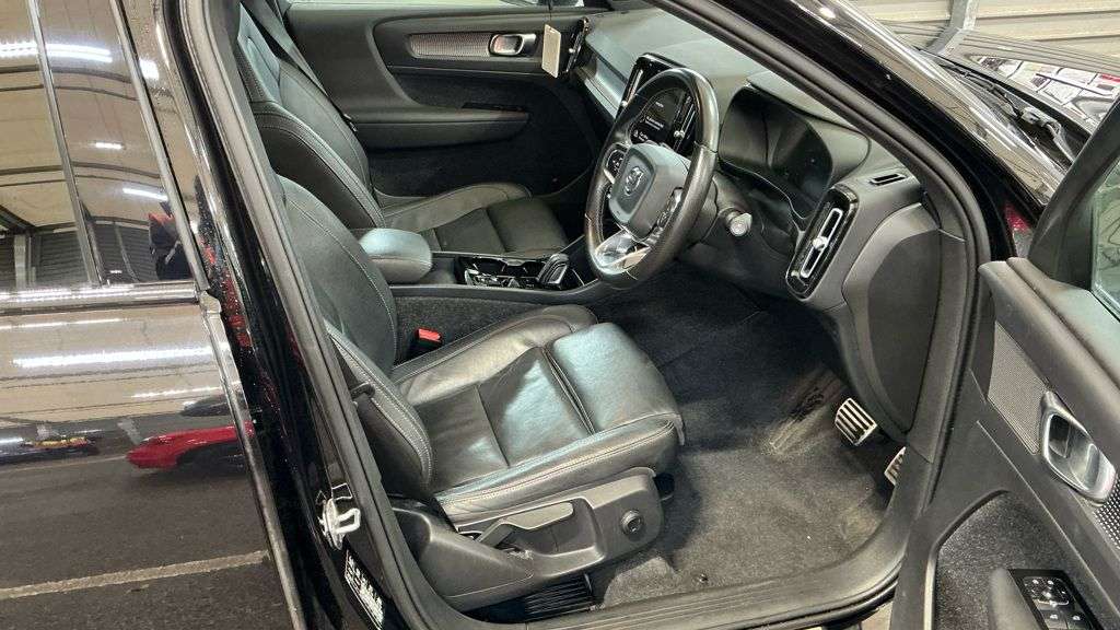 2021 VOLVO XC40 2021 VOLVO XC40