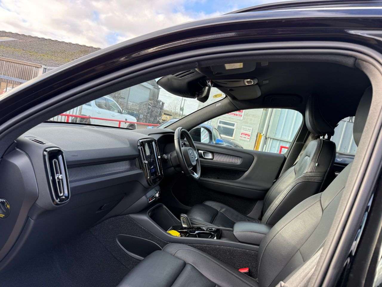 2021 VOLVO XC40 2021 VOLVO XC40