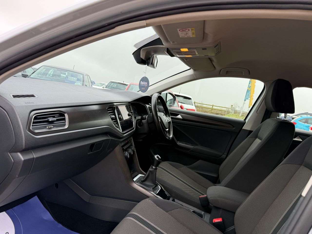 A 2019 VOLKSWAGEN T-ROC 1.6 TDI SE SUV 5dr Diesel Manual Euro 6 (s/s) (115 ps) A 2019 VOLKSWAGEN T-ROC 1.6 TDI SE SUV 5dr Diesel Manual Euro 6 (s/s) (115 ps)