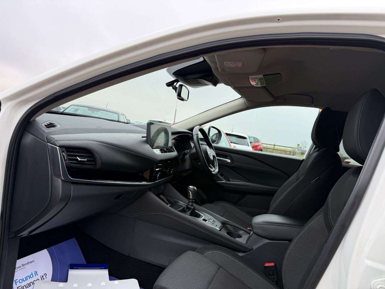 A 2022 NISSAN QASHQAI 1.3 DIG-T MHEV N-Connecta SUV 5dr Petrol Hybrid Manual Euro 6 (s/s) (140 ps A 2022 NISSAN QASHQAI 1.3 DIG-T MHEV N-Connecta SUV 5dr Petrol Hybrid Manual Euro 6 (s/s) (140 ps