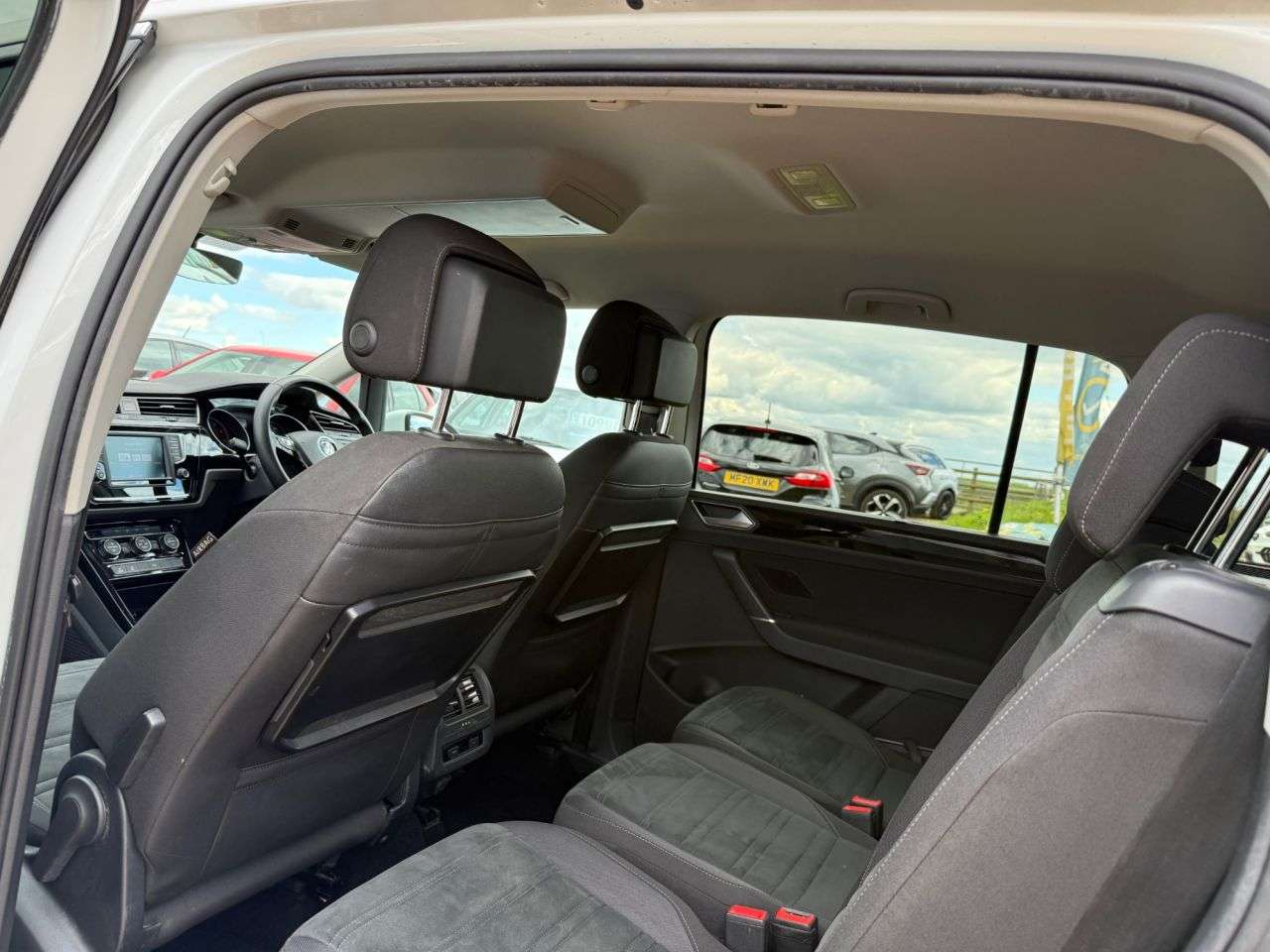 2017 VOLKSWAGEN TOURAN 2017 VOLKSWAGEN TOURAN