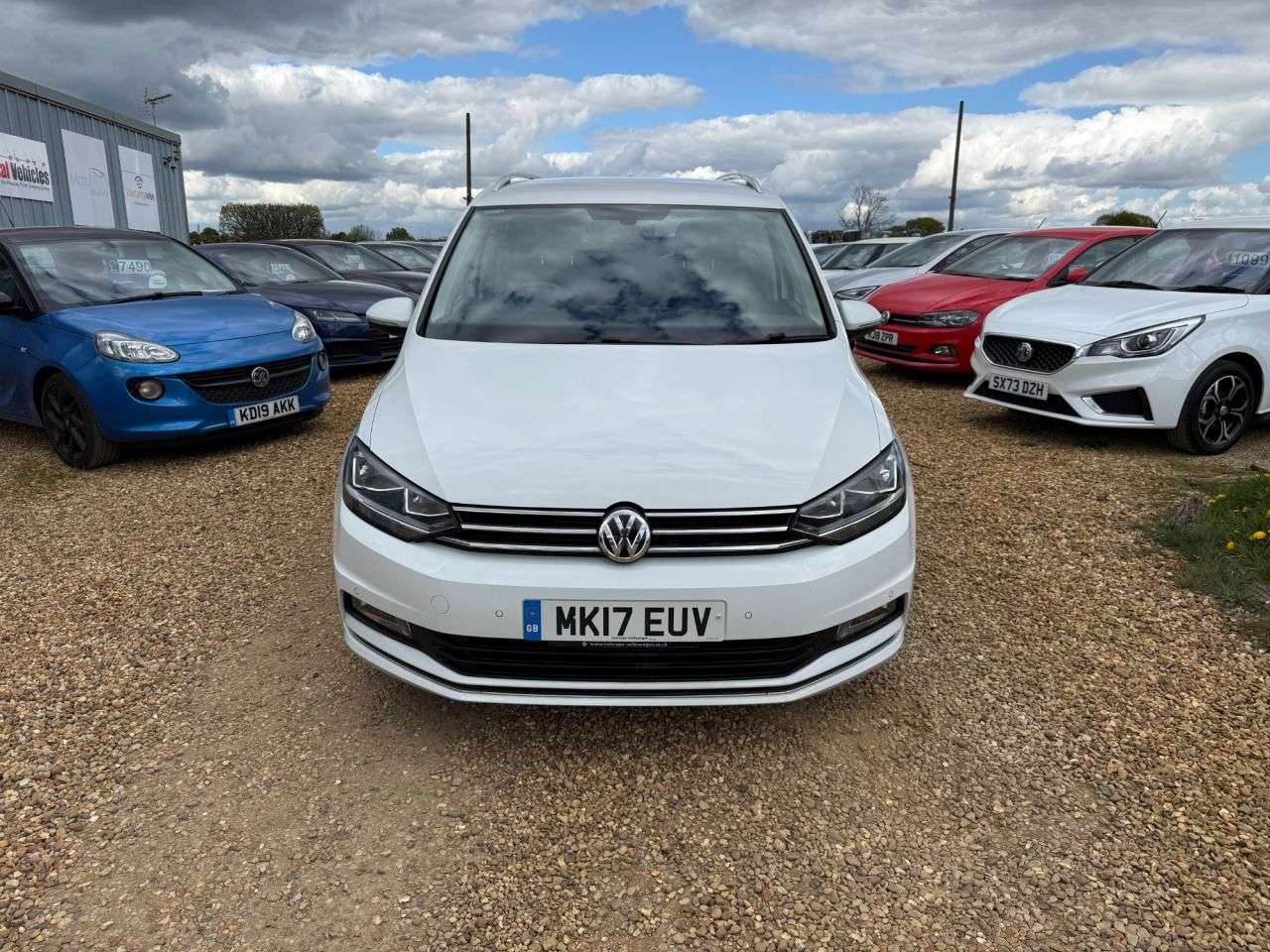 A 2017 VOLKSWAGEN TOURAN 1.4 TSI BlueMotion Tech SEL MPV 5dr Petrol Manual Euro 6 (s/s) (150 ps) A 2017 VOLKSWAGEN TOURAN 1.4 TSI BlueMotion Tech SEL MPV 5dr Petrol Manual Euro 6 (s/s) (150 ps)