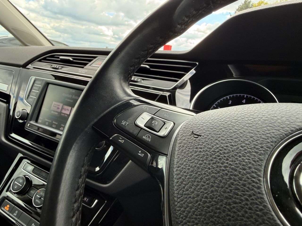 2017 VOLKSWAGEN TOURAN 2017 VOLKSWAGEN TOURAN