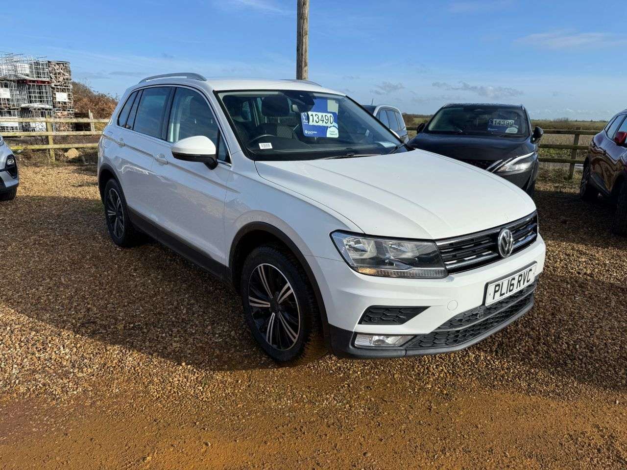A 2016 VOLKSWAGEN TIGUAN 2.0 TDI BlueMotion Tech SE Navigation SUV 5dr Diesel Manual 4Motion Euro 6 A 2016 VOLKSWAGEN TIGUAN 2.0 TDI BlueMotion Tech SE Navigation SUV 5dr Diesel Manual 4Motion Euro 6