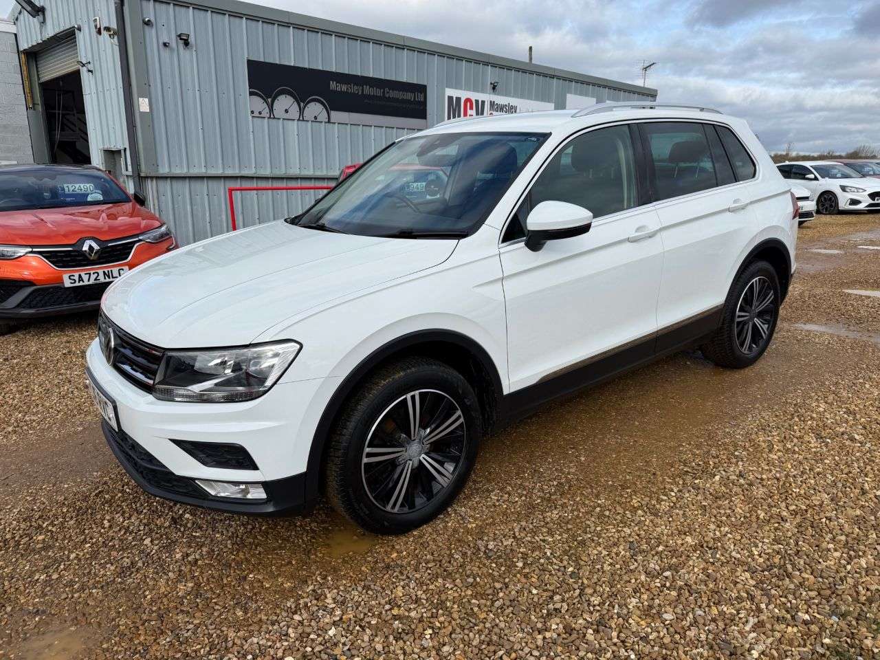 A 2016 VOLKSWAGEN TIGUAN 2.0 TDI BlueMotion Tech SE Navigation SUV 5dr Diesel Manual 4Motion Euro 6 A 2016 VOLKSWAGEN TIGUAN 2.0 TDI BlueMotion Tech SE Navigation SUV 5dr Diesel Manual 4Motion Euro 6