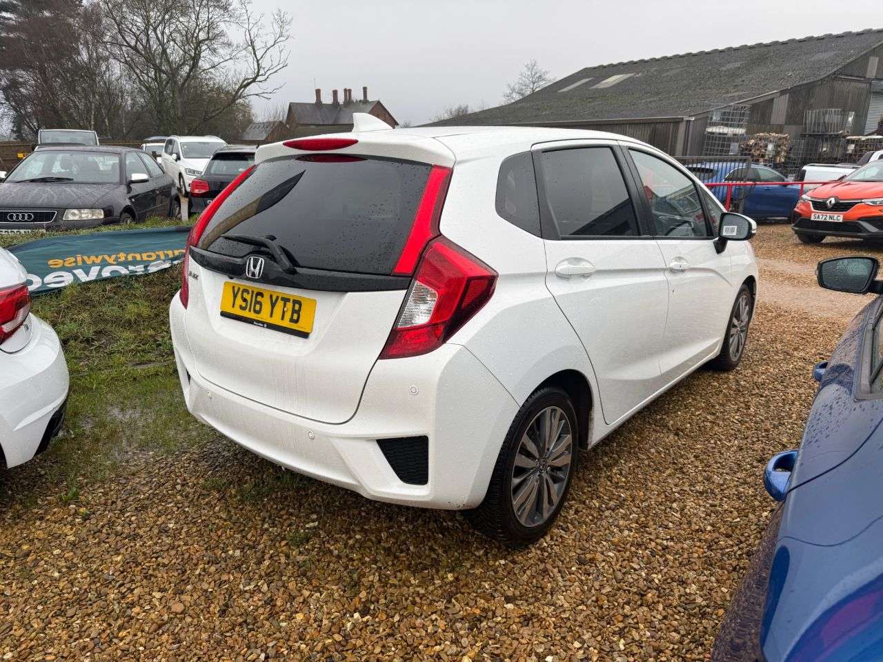A 2016 HONDA JAZZ 1.3 i-VTEC EX Navi Hatchback 5dr Petrol CVT Euro 6 (s/s) (102 ps) A 2016 HONDA JAZZ 1.3 i-VTEC EX Navi Hatchback 5dr Petrol CVT Euro 6 (s/s) (102 ps)