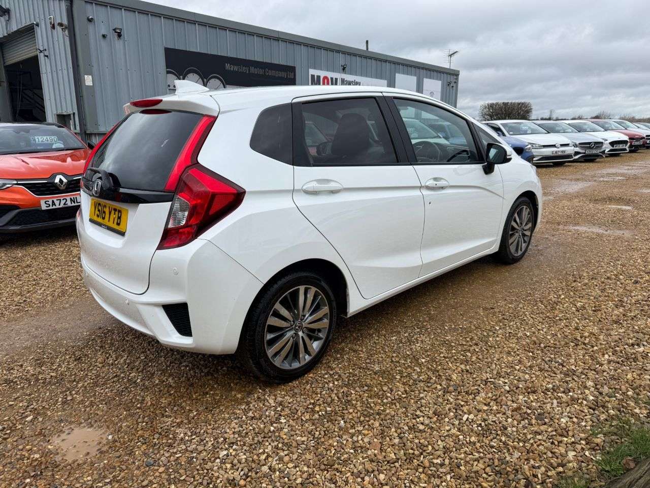 A 2016 HONDA JAZZ 1.3 i-VTEC EX Navi Hatchback 5dr Petrol CVT Euro 6 (s/s) (102 ps) A 2016 HONDA JAZZ 1.3 i-VTEC EX Navi Hatchback 5dr Petrol CVT Euro 6 (s/s) (102 ps)