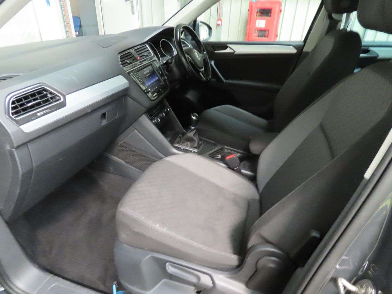 A 2017 VOLKSWAGEN TIGUAN 2.0 TDI BlueMotion Tech SE Navigation SUV 5dr Diesel Manual Euro 6 (s/s) (1 A 2017 VOLKSWAGEN TIGUAN 2.0 TDI BlueMotion Tech SE Navigation SUV 5dr Diesel Manual Euro 6 (s/s) (1