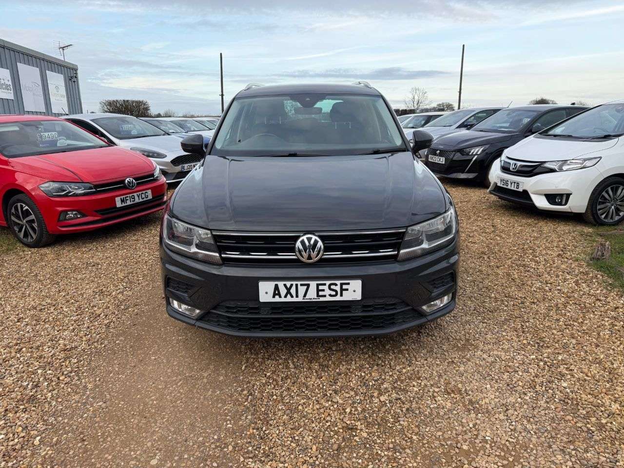 A 2017 VOLKSWAGEN TIGUAN 2.0 TDI BlueMotion Tech SE Navigation SUV 5dr Diesel Manual Euro 6 (s/s) (1 A 2017 VOLKSWAGEN TIGUAN 2.0 TDI BlueMotion Tech SE Navigation SUV 5dr Diesel Manual Euro 6 (s/s) (1