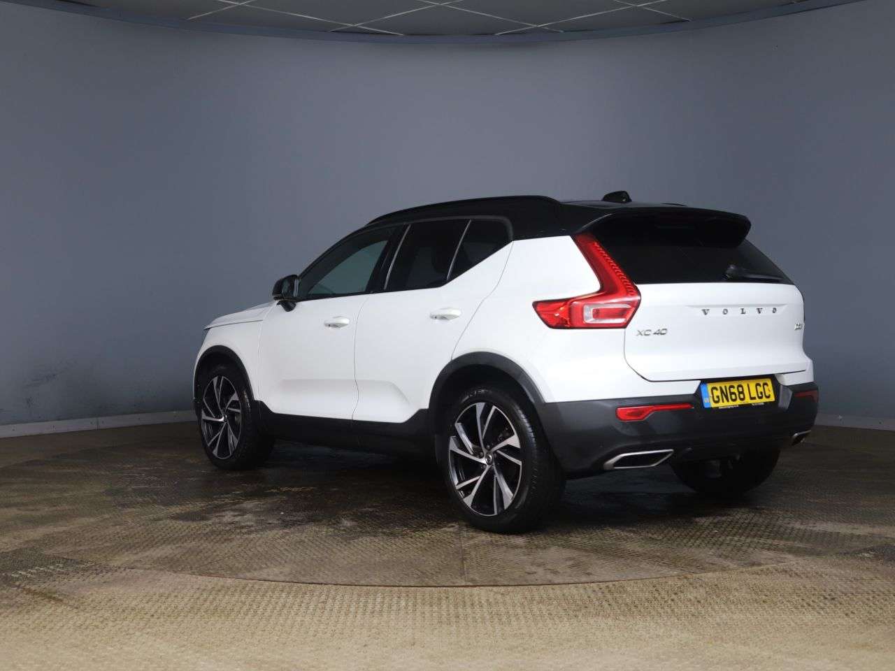 A 2018 VOLVO XC40 2.0 D3 R-Design Pro SUV 5dr Diesel Auto Euro 6 (s/s) (150 ps) A 2018 VOLVO XC40 2.0 D3 R-Design Pro SUV 5dr Diesel Auto Euro 6 (s/s) (150 ps)