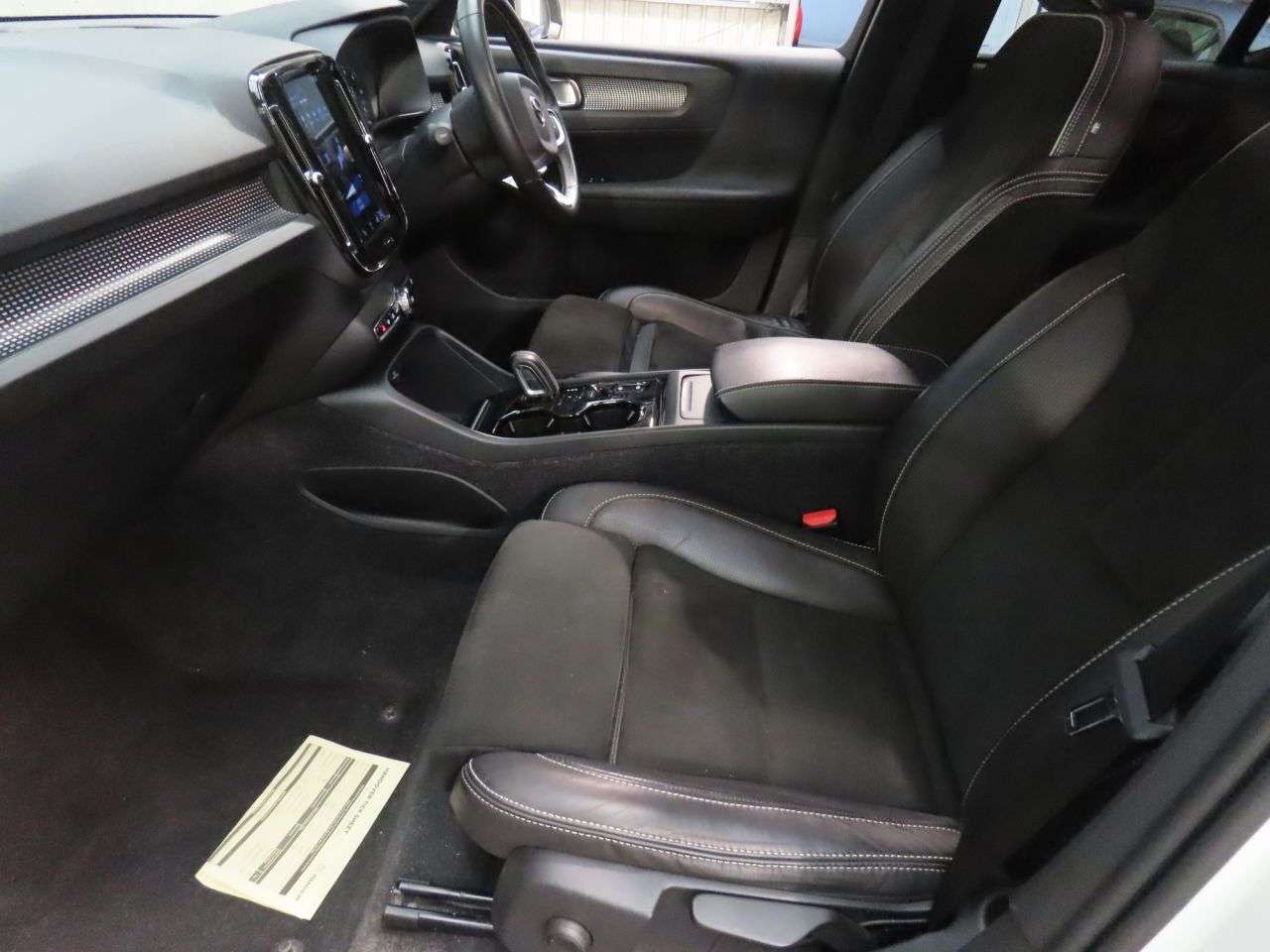 A 2018 VOLVO XC40 2.0 D3 R-Design Pro SUV 5dr Diesel Auto Euro 6 (s/s) (150 ps) A 2018 VOLVO XC40 2.0 D3 R-Design Pro SUV 5dr Diesel Auto Euro 6 (s/s) (150 ps)