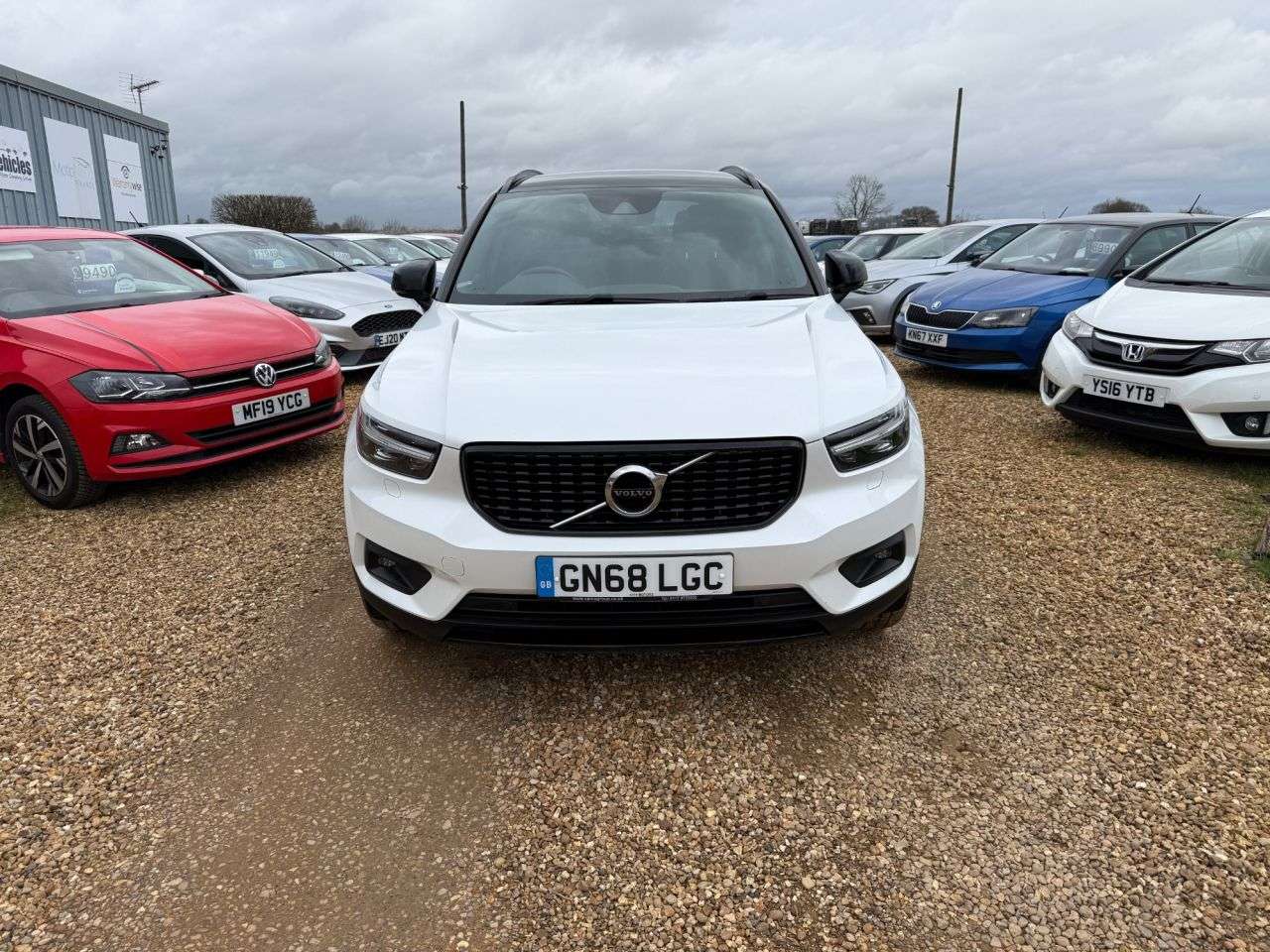 A 2018 VOLVO XC40 2.0 D3 R-Design Pro SUV 5dr Diesel Auto Euro 6 (s/s) (150 ps) A 2018 VOLVO XC40 2.0 D3 R-Design Pro SUV 5dr Diesel Auto Euro 6 (s/s) (150 ps)