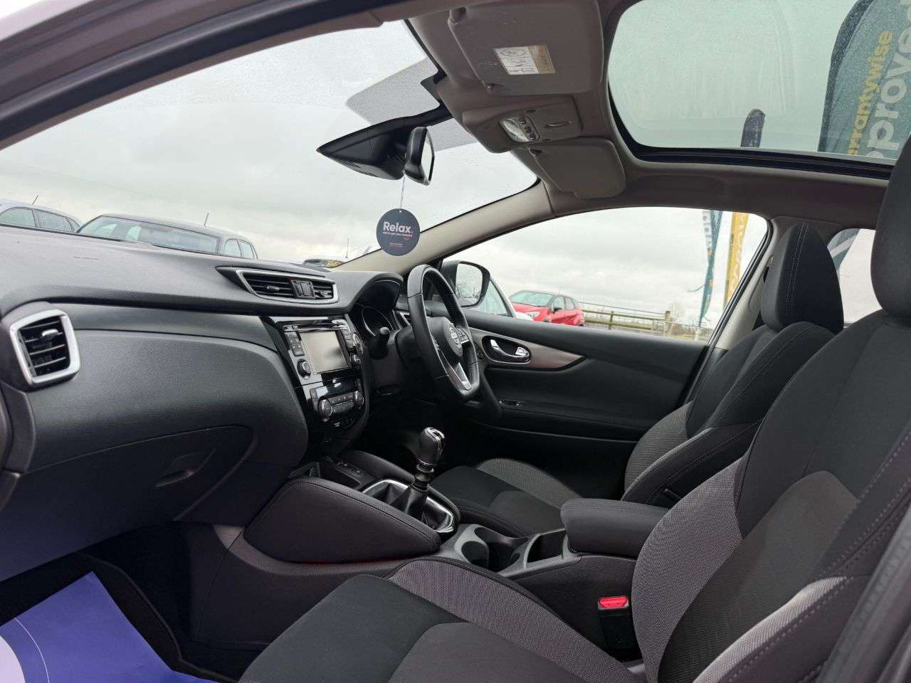 A 2017 NISSAN QASHQAI 1.2 DIG-T N-Connecta SUV 5dr Petrol Manual Euro 6 (s/s) (115 ps) A 2017 NISSAN QASHQAI 1.2 DIG-T N-Connecta SUV 5dr Petrol Manual Euro 6 (s/s) (115 ps)