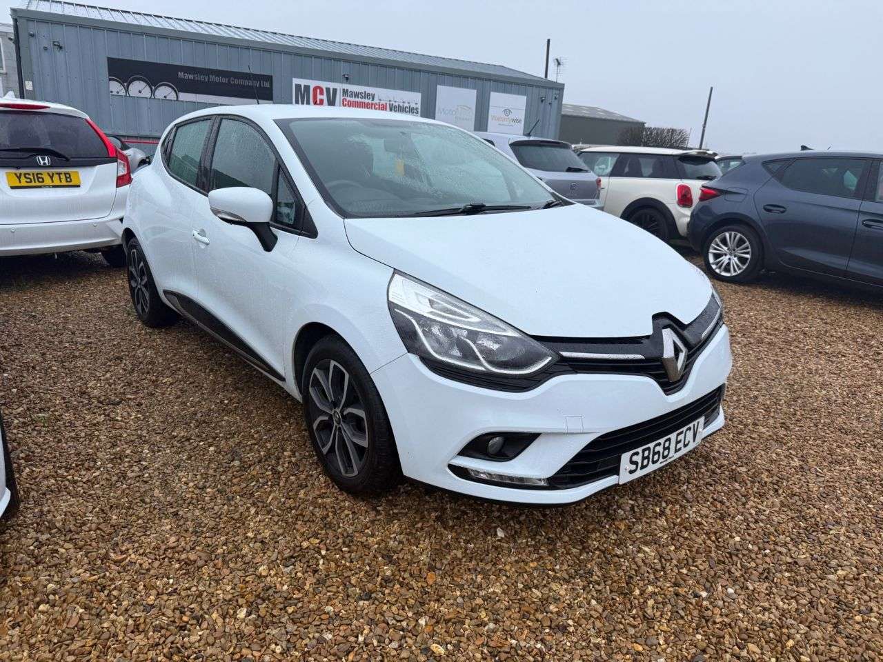 A 2018 RENAULT CLIO 0.9 TCe Play Hatchback 5dr Petrol Manual Euro 6 (s/s) (75 ps) A 2018 RENAULT CLIO 0.9 TCe Play Hatchback 5dr Petrol Manual Euro 6 (s/s) (75 ps)