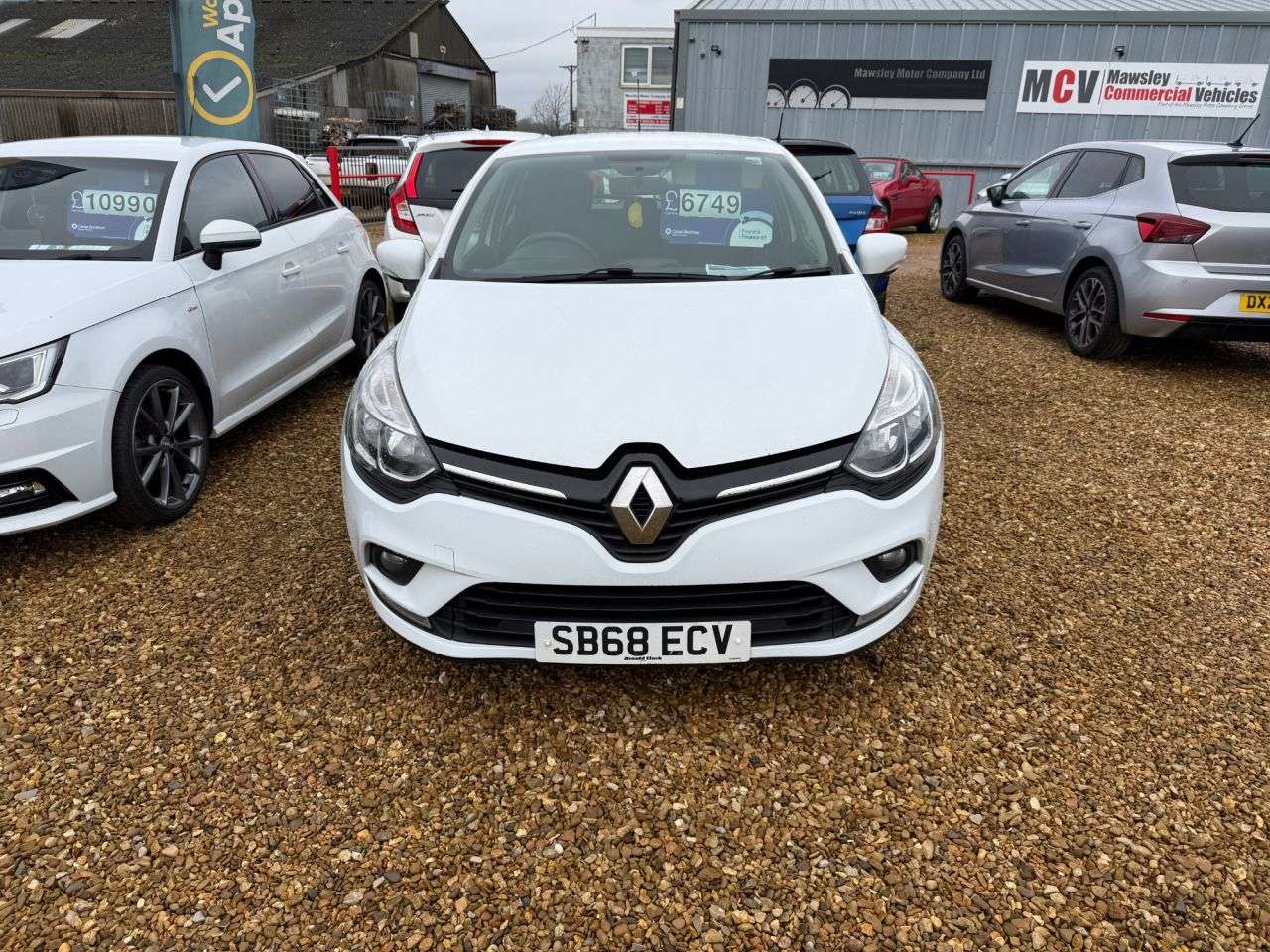 A 2018 RENAULT CLIO 0.9 TCe Play Hatchback 5dr Petrol Manual Euro 6 (s/s) (75 ps) A 2018 RENAULT CLIO 0.9 TCe Play Hatchback 5dr Petrol Manual Euro 6 (s/s) (75 ps)