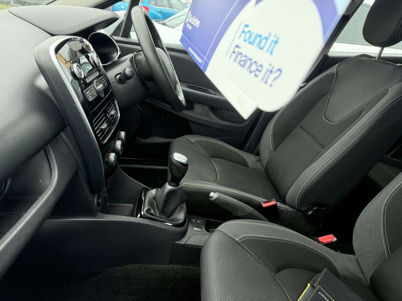 A 2018 RENAULT CLIO 0.9 TCe Play Hatchback 5dr Petrol Manual Euro 6 (s/s) (75 ps) A 2018 RENAULT CLIO 0.9 TCe Play Hatchback 5dr Petrol Manual Euro 6 (s/s) (75 ps)