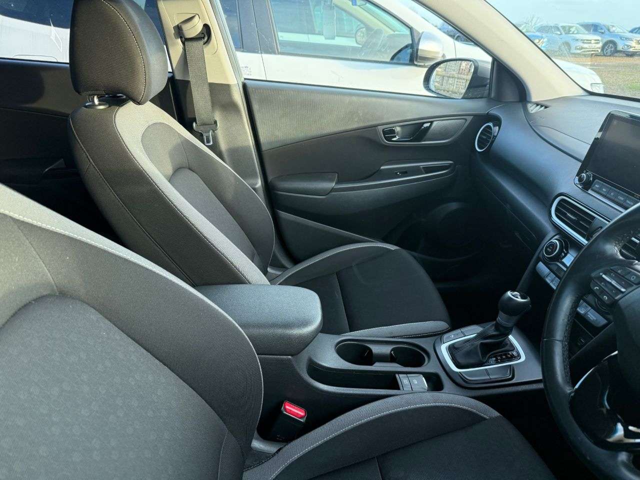 A 2020 HYUNDAI KONA 1.6 h-GDi Premium SUV 5dr Petrol Hybrid DCT Euro 6 (s/s) (141 ps) A 2020 HYUNDAI KONA 1.6 h-GDi Premium SUV 5dr Petrol Hybrid DCT Euro 6 (s/s) (141 ps)