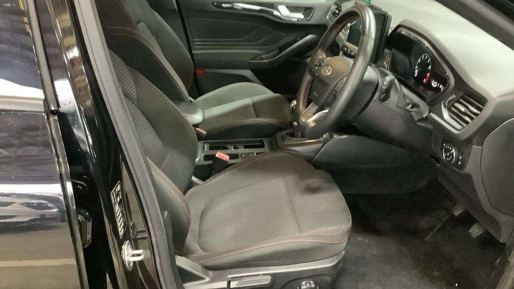 A 2023 FORD FOCUS 1.0T EcoBoost ST-Line Hatchback 5dr Petrol Manual Euro 6 (s/s) (125 ps) A 2023 FORD FOCUS 1.0T EcoBoost ST-Line Hatchback 5dr Petrol Manual Euro 6 (s/s) (125 ps)