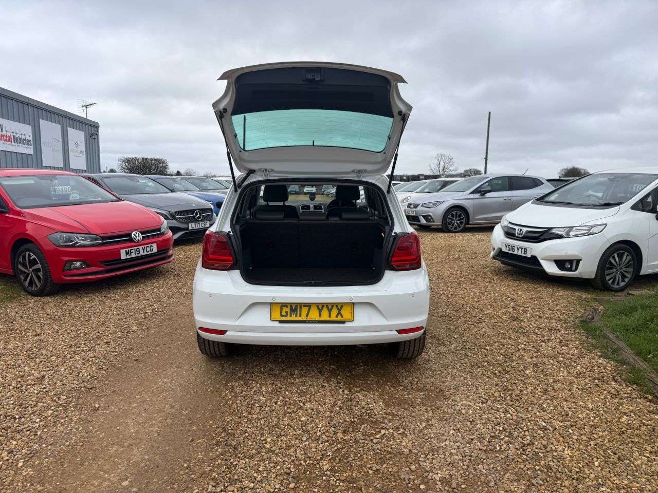 A 2017 VOLKSWAGEN POLO 1.0 BlueMotion Tech beats Hatchback 5dr Petrol Manual Euro 6 (s/s) (75 ps) A 2017 VOLKSWAGEN POLO 1.0 BlueMotion Tech beats Hatchback 5dr Petrol Manual Euro 6 (s/s) (75 ps)