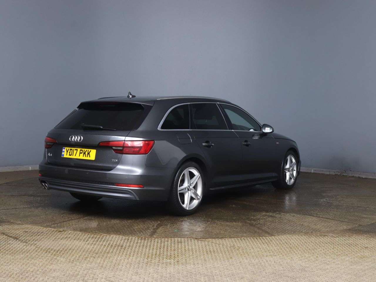 A 2017 AUDI A4 AVANT 2.0 TDI ultra S line Estate 5dr Diesel S Tronic Euro 6 (s/s) (190 ps) A 2017 AUDI A4 AVANT 2.0 TDI ultra S line Estate 5dr Diesel S Tronic Euro 6 (s/s) (190 ps)