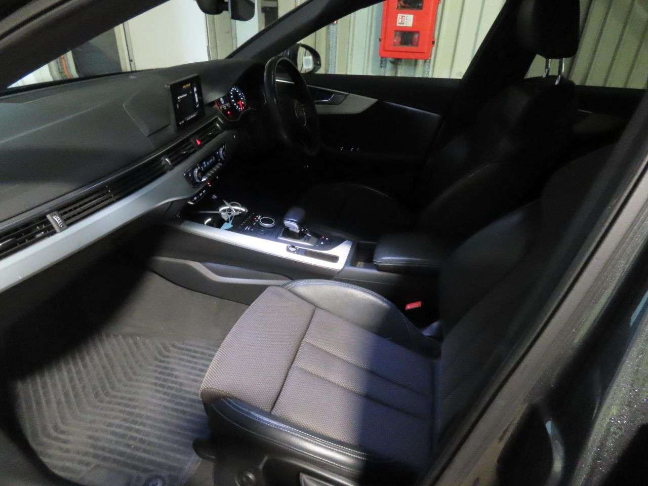 A 2017 AUDI A4 AVANT 2.0 TDI ultra S line Estate 5dr Diesel S Tronic Euro 6 (s/s) (190 ps) A 2017 AUDI A4 AVANT 2.0 TDI ultra S line Estate 5dr Diesel S Tronic Euro 6 (s/s) (190 ps)