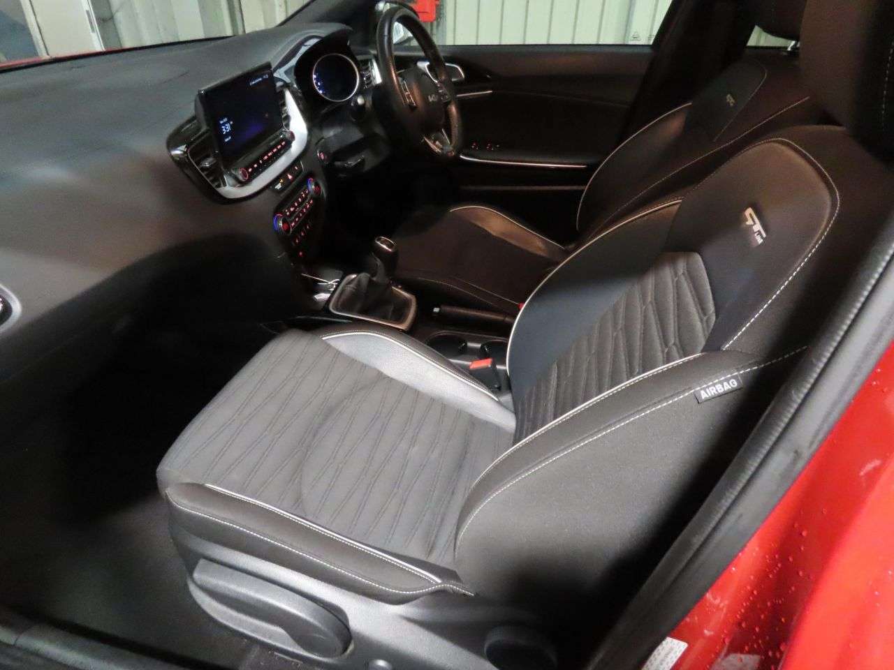 A 2022 KIA CEED 1.5 T-GDi GT-Line Hatchback 5dr Petrol Manual Euro 6 (s/s) (158 bhp) A 2022 KIA CEED 1.5 T-GDi GT-Line Hatchback 5dr Petrol Manual Euro 6 (s/s) (158 bhp)