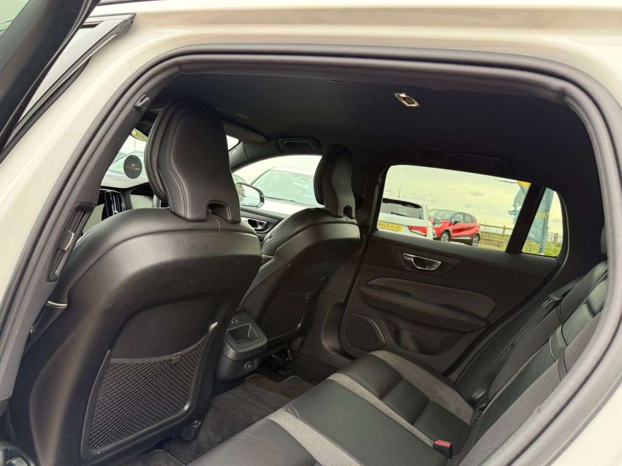 2020 VOLVO V60 2020 VOLVO V60