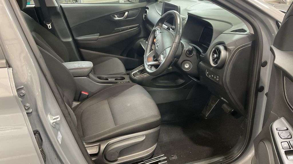 A 2022 HYUNDAI KONA 1.6 h-GDi SE Connect SUV 5dr Petrol Hybrid DCT Euro 6 (s/s) (141 ps) A 2022 HYUNDAI KONA 1.6 h-GDi SE Connect SUV 5dr Petrol Hybrid DCT Euro 6 (s/s) (141 ps)