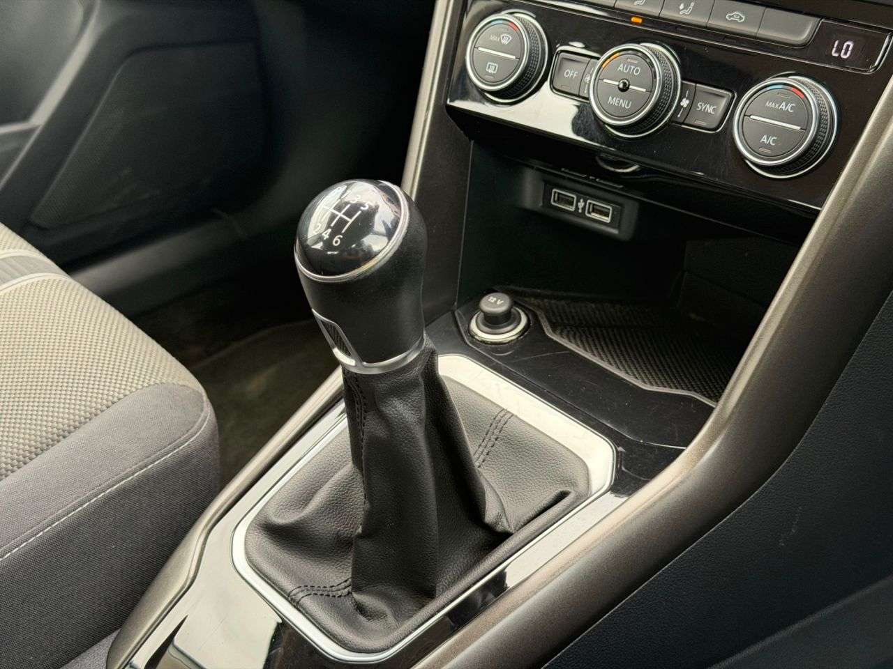 2018 VOLKSWAGEN T-ROC 2018 VOLKSWAGEN T-ROC